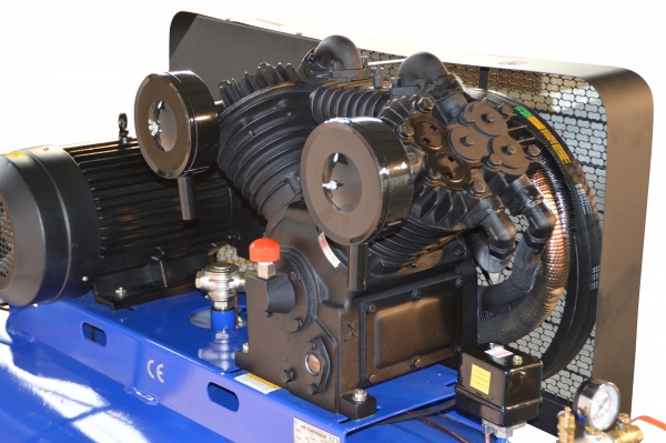 ProfiPaul Kompressor 12,5 bar 300 L (CL 1232/12,5/300) Aggregat rechts